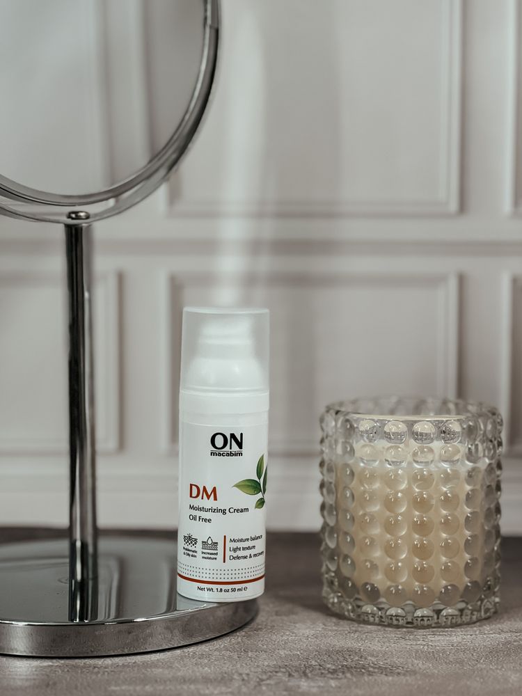 Зволожуючий крем для жирної шкіри Onmacabim DM Moisturizing Cream Oil Free (SPF 15) dm-20 фото