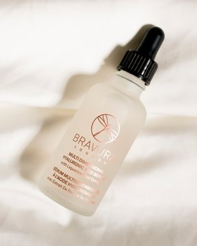 Зволожувальна сироватка для всіх типів шкіри Bravura London Multi Hyaluronic Acid Serum with Liquorice Root Extract 50 ml 025856 фото